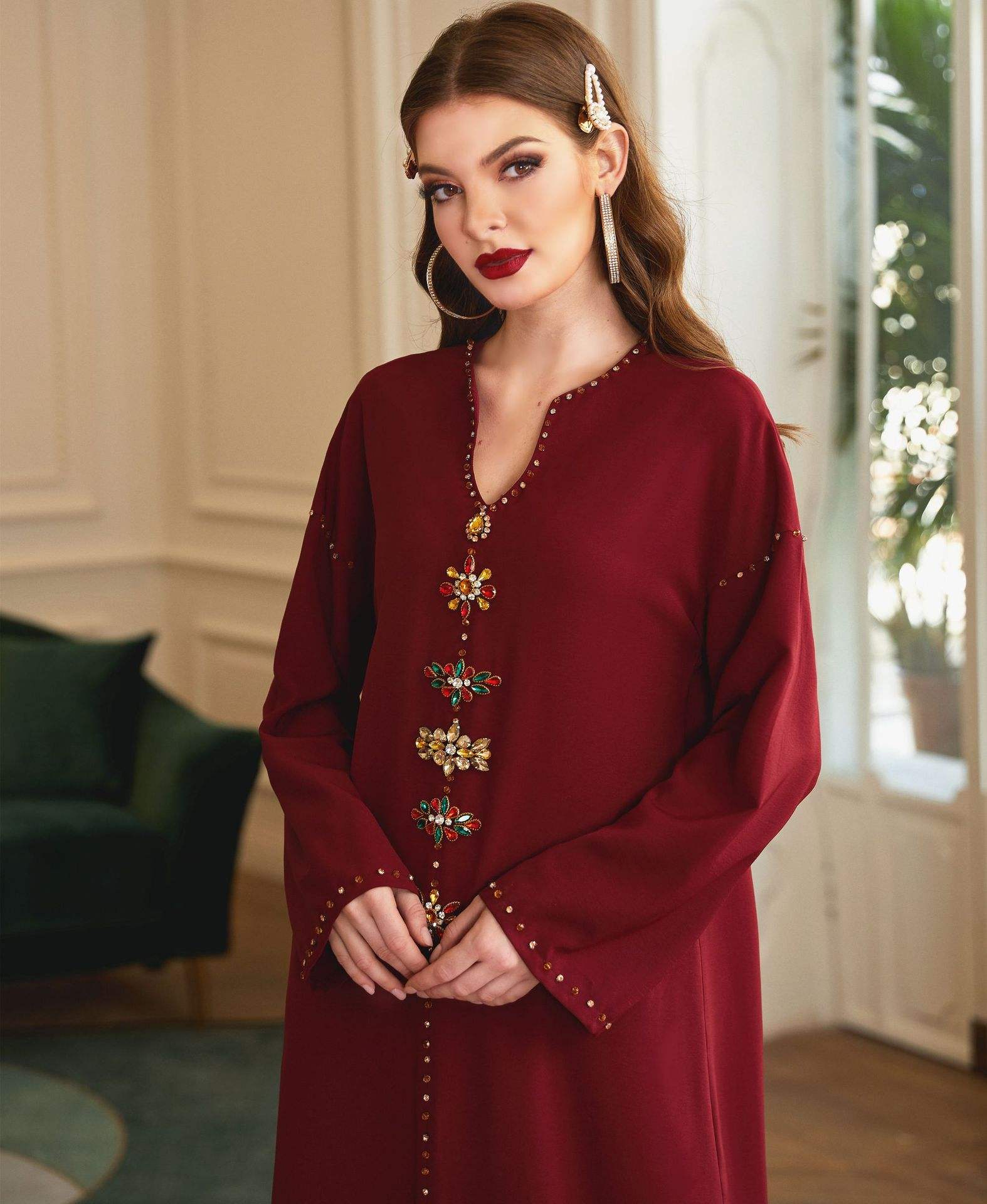 สีแดงเข้ม