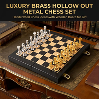 Jeu d'échecs en laiton sculpté creux de qualité supérieure, échiquier en bois pliable, jeu de table décoratif pour cadeau d'affaires ou décoration intérieure