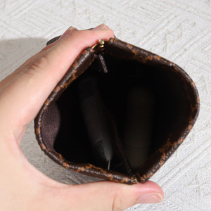 Bolso de Cuero de Alta Gama con Detalles Metálicos, Reciclable, Personalizable con Diseño Gratuito, para Perfume y Maquillaje, en Cuero PU - Product Image 4