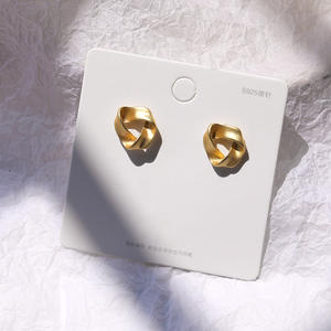 Nuevas mujeres coreanas niñas moda mate oro Metal pendientes joyería lindo pequeño triángulo geométrico Stud pendientes para niñas fiesta - Product Image 6