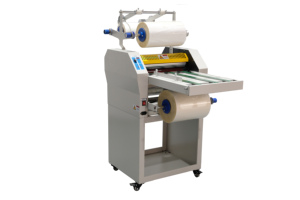 Nouvelle machine de laminage de film de haute qualité 390A avec dispositif d'alimentation par convoyeur et coupe automatique hydraulique, garantie 1 an - Product Image 4