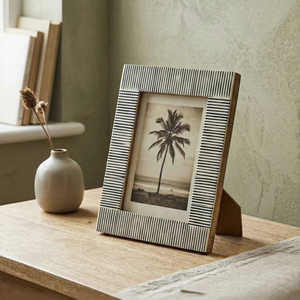 Cadre photo en bois artisanal, motif rayé noir et blanc de qualité supérieure, support de table décoratif pour la décoration de la maison et du bureau - Product Image 2