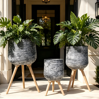 Lot de 3 pots de fleurs en fibre de verre, texture écorce de pierre, avec pieds en bois naturel, pour plantes d'intérieur et d'extérieur