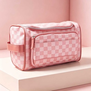 Kit de voyage personnalisé en cuir à carreaux Yihe - Tout ce dont vous avez oublié - Trousse de toilette - Product Image 3