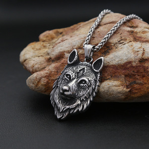 Yunnique – collier avec pendentif tête de loup en acier inoxydable, accessoire de bijoux à chaîne pour hommes, à la mode - Product Image 1