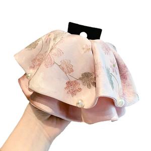 Elegante Horquilla Rosa de Satén con Flores de Perlas, Accesorio para Cola de Caballo de Mujer, Diadema Completa para la Cabeza, Colección Primavera 2026, Materiales Mixtos - Product Image 5