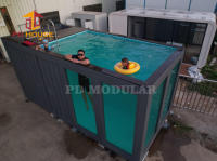 Piscine commerciale portable en acier carré hors sol avec pont en verre à niveau du sol transporté dans un conteneur maritime
