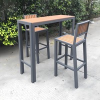 Ensemble de tabourets de bar et table haute en WPC pour extérieur, style minimaliste moderne, durable, léger et imperméable, idéal pour cour, balcon, café