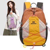 Sac à dos de randonnée extérieur léger en polyester imperméable grande capacité avec fermeture éclair et imprimé lettres pour femme – Sac à bandoulière décontracté