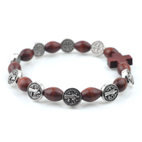 Bracelets en perles de bois avec croix catholique, médailles de Saint Benoît avec croix