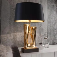 Lampe de lecture décorative moderne pour hôtel, lampe de table en résine et tissu avec finition or et noir