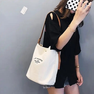 Bolsos de Mano de Lona de Algodón de Color Personalizados con Logotipo, Diseño de Moda de Alta Calidad, con Asas de Cuero Marrón - Product Image 6