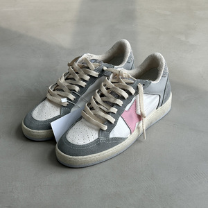 Zapatos Blancos con Estrellas Doradas de Lentejuelas y Detalles Plateados, Zapatos de Piel Vacuna de Alta Calidad con Aumento de Altura Invisible - Product Image 2