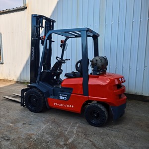 Japan Original Used Forklift for Cheap Sale China for FD30 Mini Good Condition 3 Ton LPG Powered Hydraulic <b>Side</b> Shifter Two - Product Image 3