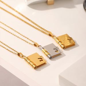 Collier long à breloques en acier inoxydable, plaqué or véritable 18 carats PVD, inaltérable, motif livre, pour femmes, hommes et filles - Product Image 4