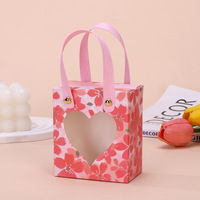 Boîte à bonbons en papier artistique multicolore recyclable avec fenêtre en forme de cœur et poignée portable pour les cadeaux de mariage et les cadeaux de fête