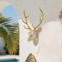 Tête de cerf en mosaïque de résine, sculpture artisanale Art Déco à suspendre pour la décoration intérieure