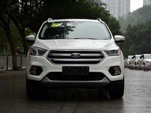 La <span class=keywords><strong>Ford</strong></span> <span class=keywords><strong>Kuga</strong></span> <span class=keywords><strong>EcoBoost</strong></span> 180 Platinum Edition 2018 est un SUV compact. - Product Image 1