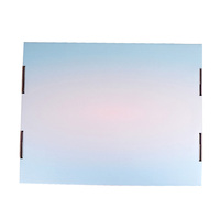 Le fabricant personnalise une boîte d'expédition en carton ondulé mixte bleu clair et rose avec un motif rose et noir