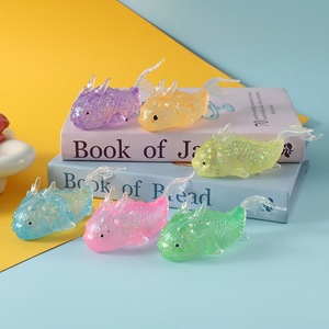 Juguete Sensorial Antiestrés de Pez Koi con Purpurina, TPR Elástico para Apretar, Regalo para Niños - Product Image 1
