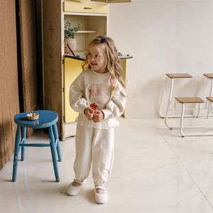 Ropa Infantil Coreana Nueva Colección Invierno 2026, Conjunto de Sudadera con Capucha de Felpa y Pantalones Casuales para Niña, Estilo Princesa - Product Image 4