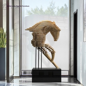 Escultura de Caballo de Acero Inoxidable, Fibra de Vidrio, Madera y Resina Transparente, Adorno Grande Personalizado para Decoración de Vestíbulos de Hoteles y Villas en Guangdong - Product Image 4