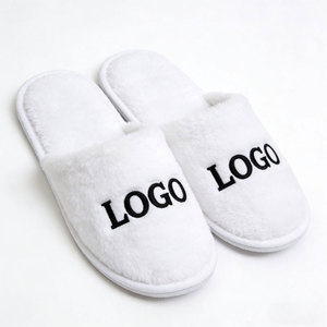 Pantoufles d'intérieur personnalisées à faible MOQ avec logo, en polaire douce de haute qualité, pour hôtels de luxe - Product Image 3