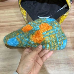 หมวกเบเร่ต์ลายสก็อตแบบวงกลม รุ่นใหม่ปี 2025 สำหรับผู้หญิง แฟชั่นทันสมัย สวมใส่สบาย อุ่นสบาย สีสันสดใส ทรงแบน - Product Image 4