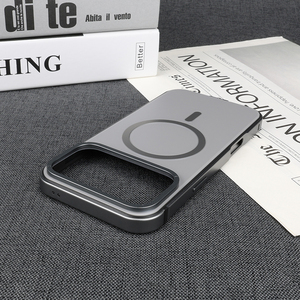 เคสโทรศัพท์ดีไซน์หรูหราทำจากอะลูมิเนียมแม่เหล็ก | ฝาครอบป้องกันการตกกันกระแทกแบบใสสำหรับ iPhone 17 PRO MAX - Product Image 6