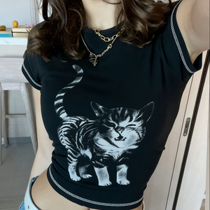 Camiseta de punto corta con estampado de gatitos para mujer, cuello redondo, manga corta, ajuste ceñido, informal, de verano, con gráfico - Product Image 3