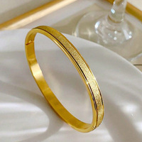 Bracelet en acier inoxydable tendance, style luxe discret, accessoire délicat doré pour femme