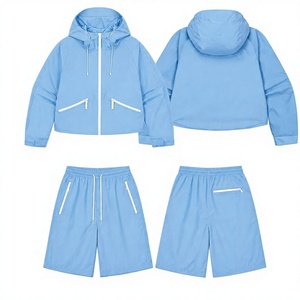 Ensemble short et veste coupe-vent à capuche bleu ciel pour homme, en nylon léger avec empiècements personnalisés, idéal pour l'été et le sport - Product Image 6