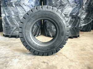 ยางแบบโซลิดไบแอส ดีไซน์ยอดนิยม สภาพใหม่ รุ่น DH-901 สำหรับล้อขนาด 4.00-8/3.00 และอุปกรณ์เสริม ขายดีอันดับต้นๆ - Product Image 1