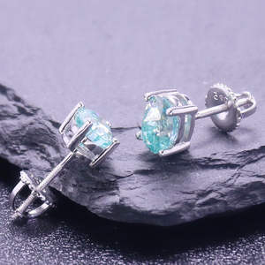 Boucles d'oreilles clous en argent sterling vert 1 carat avec moissanite et sertissage griffe pour femme - Cadeau d'anniversaire et de fiançailles - Product Image 3