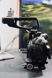 Máy quay phim Canon <span class=keywords><strong>EOS</strong></span> C100 <span class=keywords><strong>Mark</strong></span> <span class=keywords><strong>1</strong></span> 1080P Full HD cũ - Product Image 4