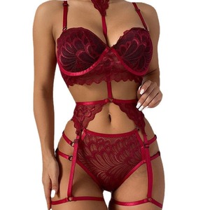 Conjunto de lencería sexy con anillas para las piernas, conjunto de lencería estampado de tres piezas para mujer, incluye almohadillas para el busto y recortes sexys. - Product Image 3