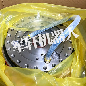 Caja de Engranajes Reductora Kuka de 3 Ejes 00-110-600 de Acero y Aluminio Servoeléctrica para Brazo Robótico y Equipo Mecánico - Product Image 1