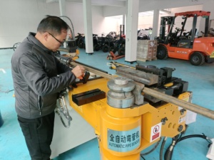 מכונת כיפוף צינורות 50cnc, מכונת כיפוף צינורות 50 מ\"מ, 6 צירים, CNC אוטומטית לחלוטין, למסגרת גן קשת חממה - Product Image 3