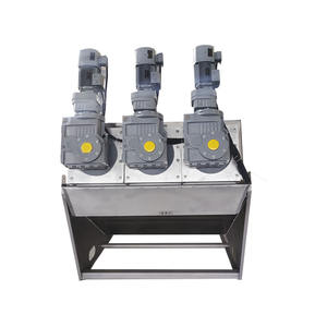 Notre presse à vis s'adapte aux conditions de <span class=keywords><strong>boues</strong></span> variables grâce à des protections anti-éclaboussures réglables et offre des résultats constants. - Product Image 1