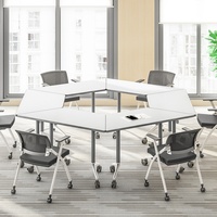 Table de réunion et de formation pliable moderne en bois avec roulettes pivotantes, design écologique