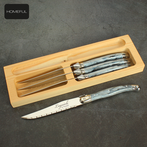 Ensemble <span class=keywords><strong>de</strong></span> couteaux à steak <span class=keywords><strong>de</strong></span> haute qualité, six pièces, design moderne avec manche en plastique ABS et plateau en bois, pour usage domestique - Product Image 5