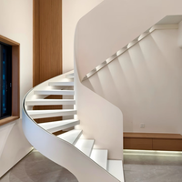 Außen-Holz-Wendeltreppe mit Extra Breiten Schwerlaststufen, Spindelgeländer, Vintage-Holzoptik zum Verkauf