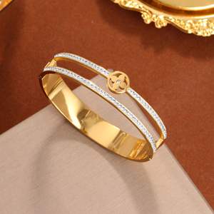 QUSEDINY Custom Gold Plated 18K Acero inoxidable Trébol de cuatro hojas Zircon Pulsera de moda para mujer <span class=keywords><strong>Oceanblue</strong></span> - Product Image 6