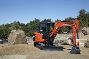 Mini-excavatrice KUBOTA KX040-4 d'occasion avec godet à pince, maintenant en promotion - Product Image 2
