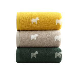 Serviette de bain en coton pur jacquard 70x140cm, imprimé animal, douce, absorbante, pour usage domestique, rectangulaire, hypoallergénique, jaune, marron, vert - Product Image 4