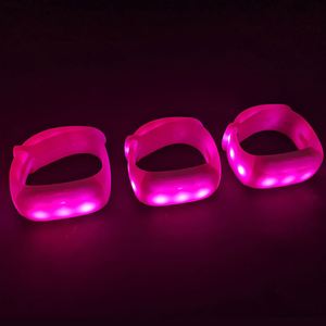 Pulsera LED programable con control remoto, luces RGB, tamaño ajustable, control DMX/PC, silicona ecológica y ABS para fiestas - Product Image 1
