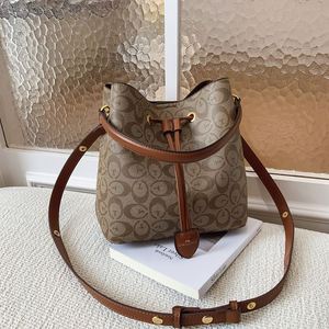 Bolso Tipo Cubo Multifuncional de Gran Capacidad, Modelo 2025 Hecho de material PU. Se Puede Llevar en la Mano o Colocar en el Cuerpo.1070 - Product Image 5