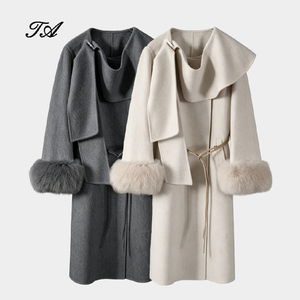 Nuovo Arrivo Tyan: Cappotto Lungo Invernale da <span class=keywords><strong>Donna</strong></span> in Cashmere, Lana e Seta con Polsini in Pelliccia di Volpe, <span class=keywords><strong>Trench</strong></span> da <span class=keywords><strong>Donna</strong></span> Fatto a Mano - Product Image 1