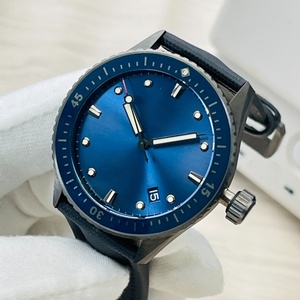 Reloj de Lujo para Hombre, de Titanio y Acero Inoxidable, con Calendario, Correa de Cuero, Cristal de Zafiro, Precisión de Relojería, 10 Bar - Product Image 1