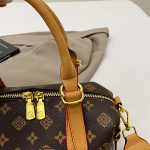 กระเป๋าถือสไตล์บอสตันแบบยุโรปอเมริกัน ลายพิมพ์เรโทร สายสะพายไหล่เดี่ยว ปิดด้วยซิป ซับในโพลีเอสเตอร์ รูปทรงกากบาท - Product Image 6